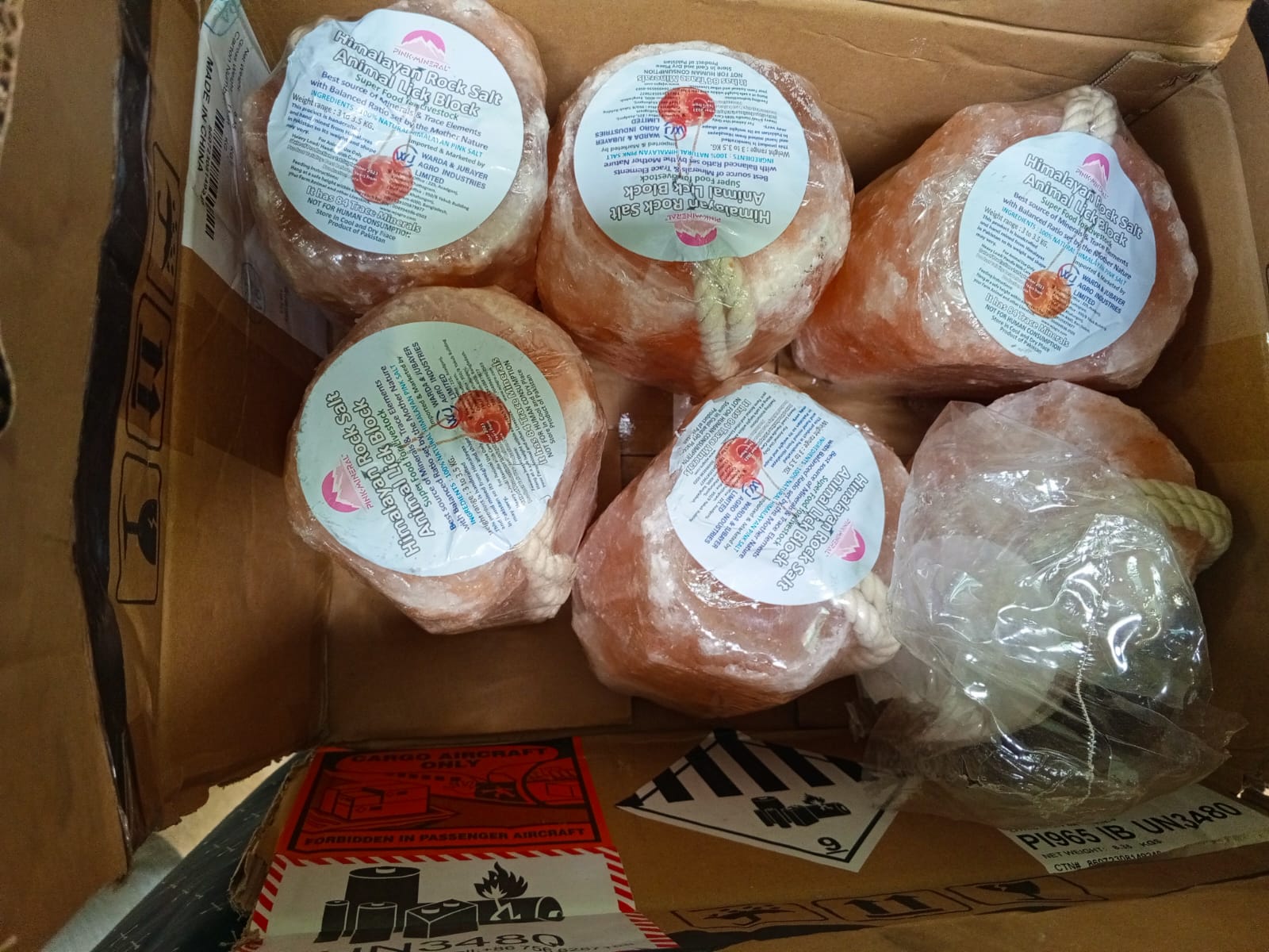 Pink Mineral Animal Licks (Rock Salt for Animal)